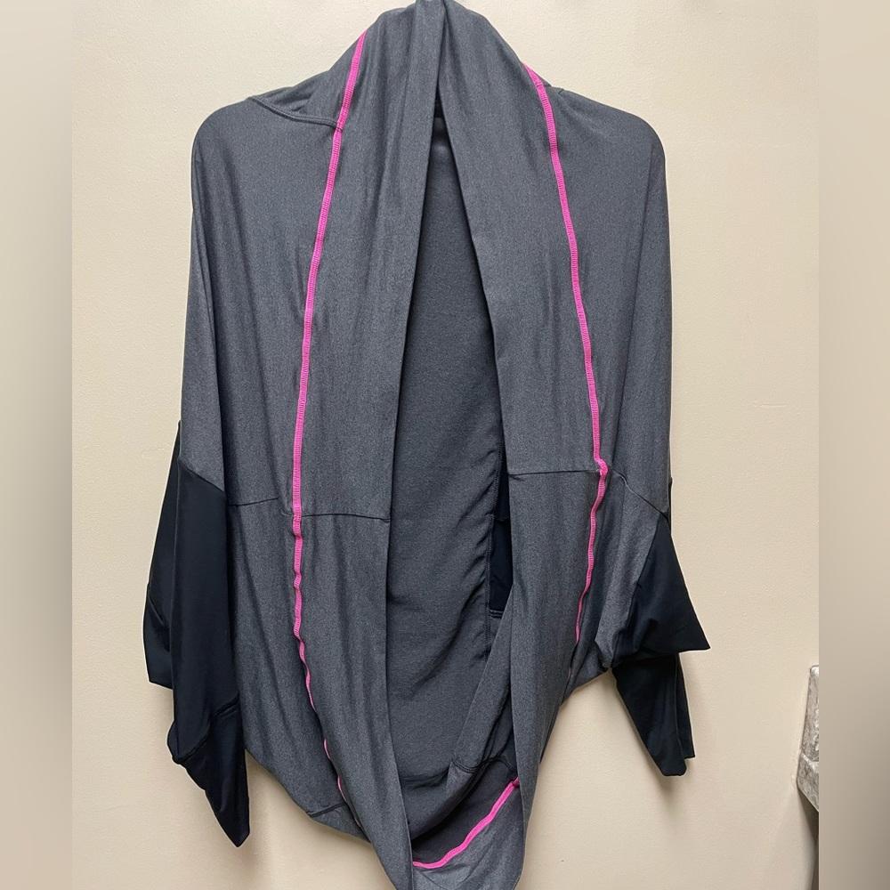 Mondetta Sport Yoga Shrug